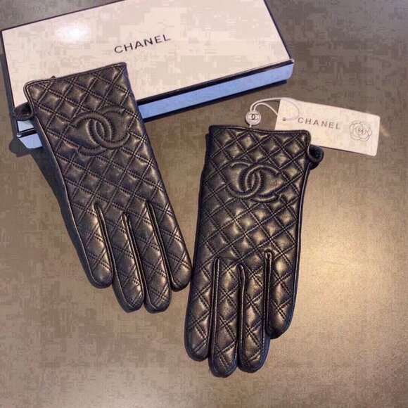 CHANEL Lattice Touchscreen Women's Gloves - Picture 3 of 8